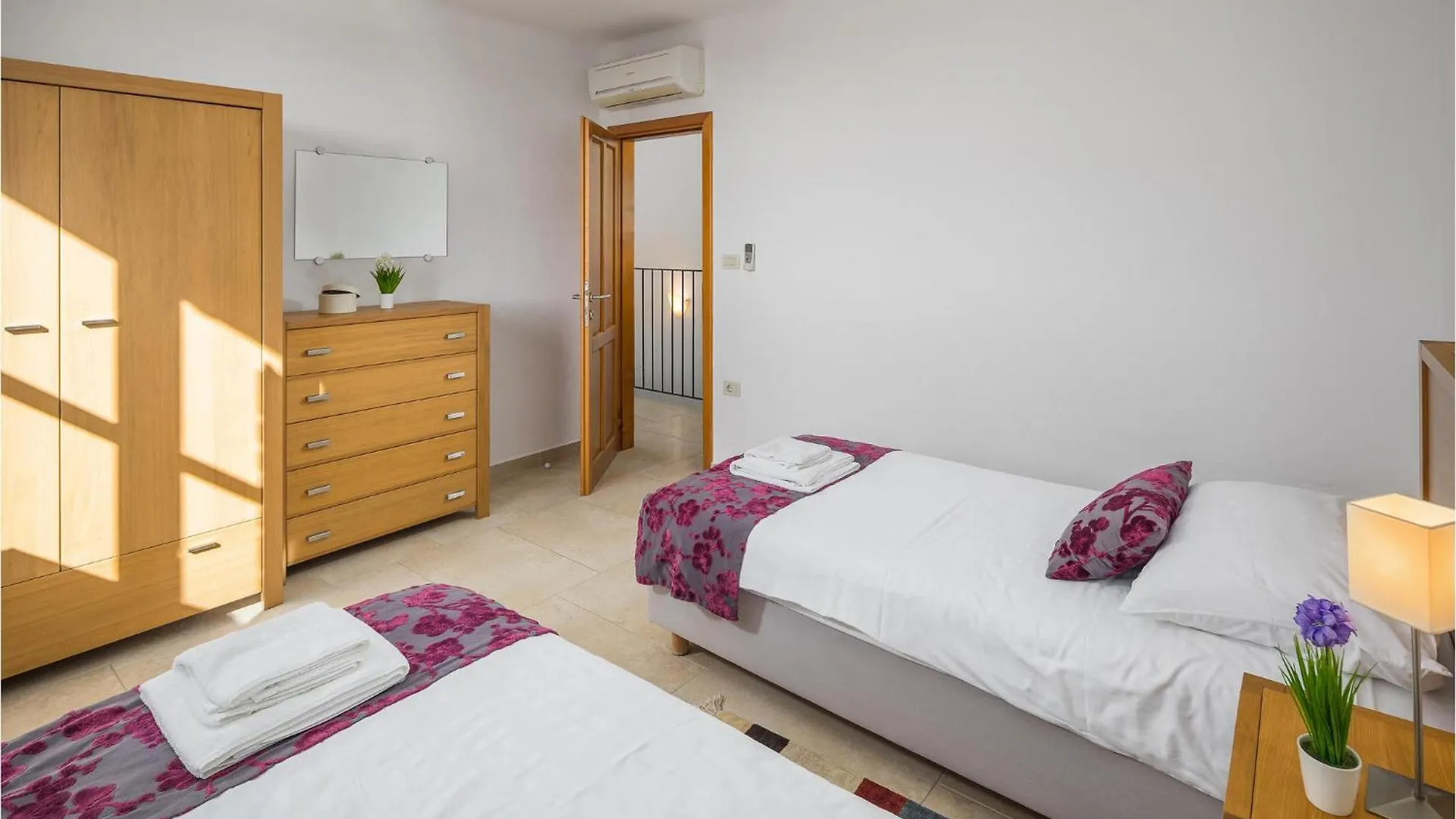Hébergement de vacances 4 Bedroom Gorgeous Home In Baredine Donje Baredine Croatie