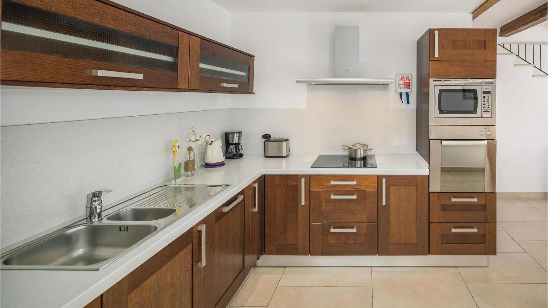 4 Bedroom Gorgeous Home In Baredine Donje Baredine Hébergement de vacances
